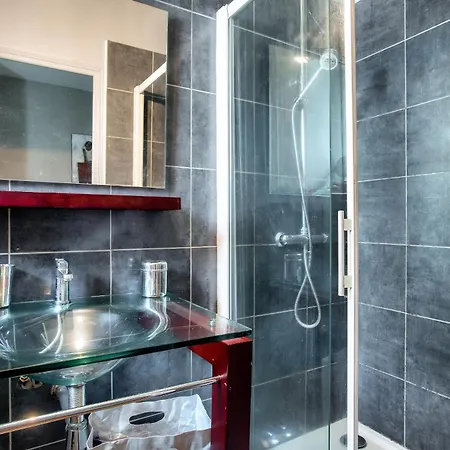 Orphee - Proche Des Marchines De Lile * Nantes